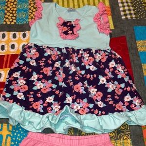 Girls two piece Bermuda outfit fits 4/5